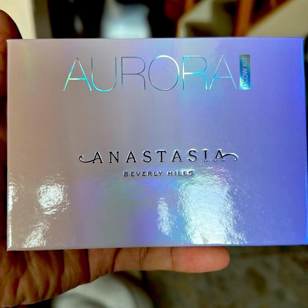 Anastasia aurora glow kit palette